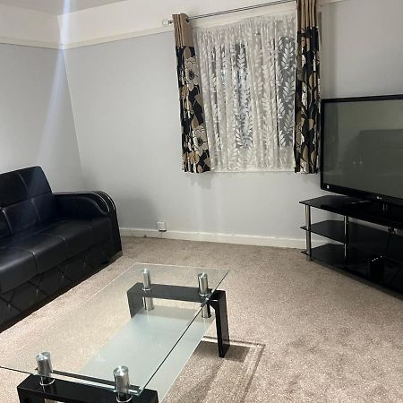 Cosy 2 Bedroom Flat Лондон Экстерьер фото