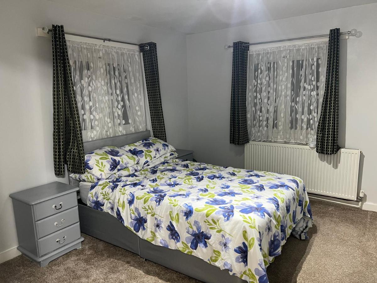 Cosy 2 Bedroom Flat Лондон Экстерьер фото